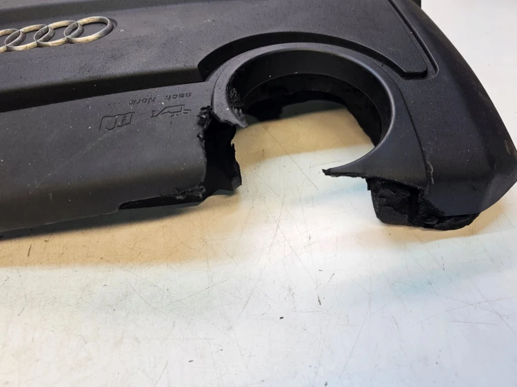 OSŁONA POKRYWA SILNIKA AUDI A1 A3 VW 03L103925AE