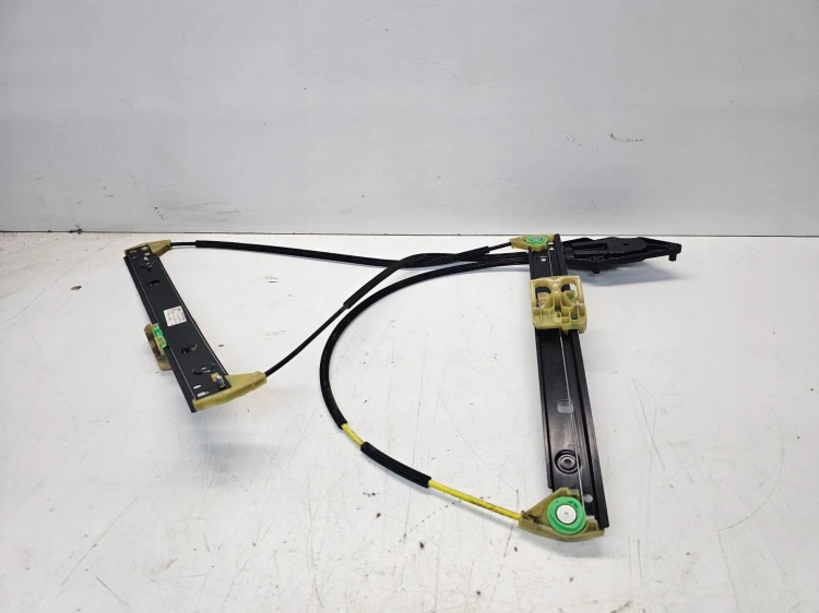 MECHANIZM SZYBY PRAWY PRZÓD AUDI A1 8X 3-DRZWI 8X3837462A