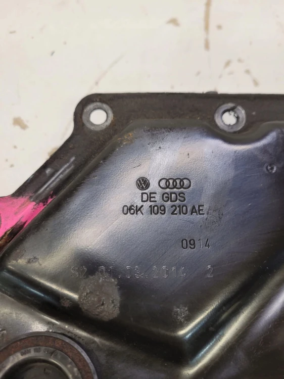 OBUDOWA ROZRZĄDU AUDI A4 A5 2.0 TFSI 06K109210AE