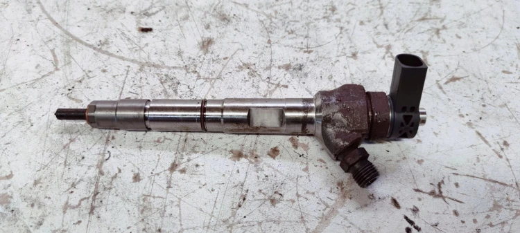 WTRYSKIWACZ WTRYSK AUDI VW CR 2.0 TDI 04L130277P