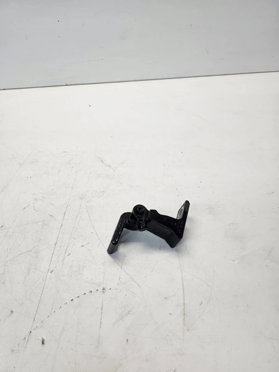 ZAWIAS DRZWI PRAWY AUDI A1 8X Q3 8U A3 8V 8X0831404E