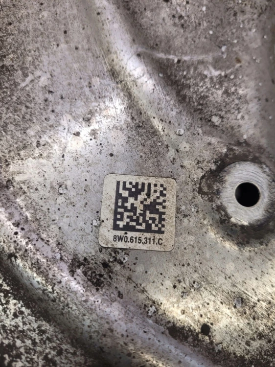 OSŁONA TARCZY LEWY PRZÓD AUDI A4 B9 A5 8W0615311C