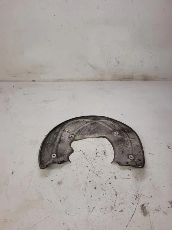 OSŁONA TARCZY LEWY PRZÓD AUDI A4 B9 A5 8W0615311C