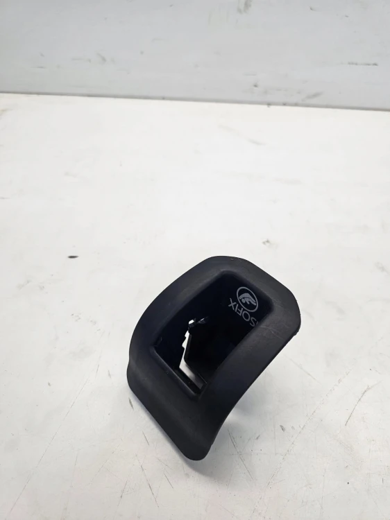 ZAŚLEPKA MOCOWANIA ISOFIX TYŁ AUDI Q3 8U 8U0887233B
