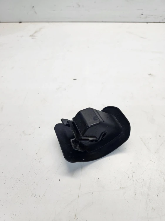 ZAŚLEPKA MOCOWANIA ISOFIX TYŁ AUDI Q3 8U 8U0887233B