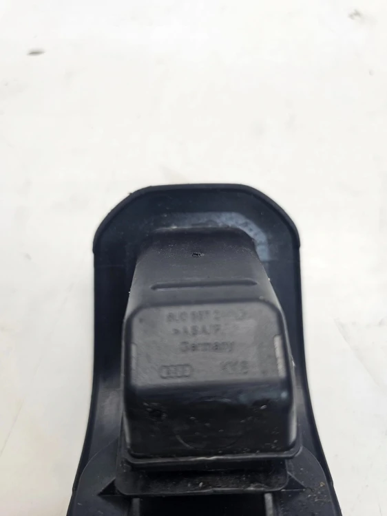 ZAŚLEPKA MOCOWANIA ISOFIX TYŁ AUDI Q3 8U 8U0887233B