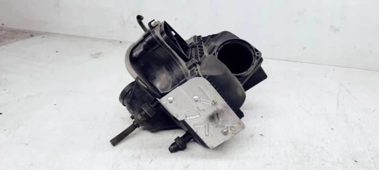 OBUDOWA FILTRA POWIETRZA AUDI A4 B8 A5 8K0133835AD