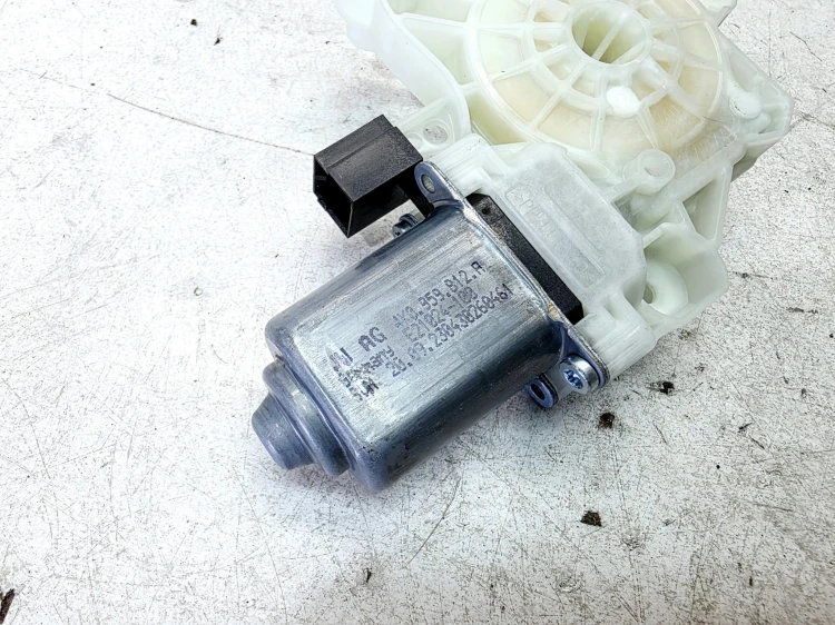 SILNICZEK PODNOSZENIA SZYBY PRAWY PRZÓD AUDI Q4 E-TRON 4K0959812A