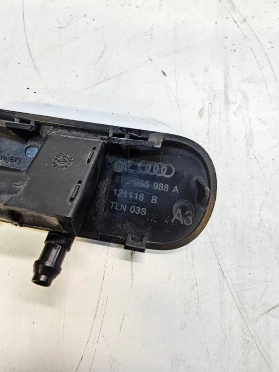 DYSZA SPRYSKIWACZA PRAWA AUDI A3 8V 8V3955988A