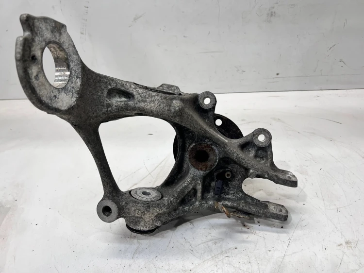 ZWROTNICA PIASTA PRAWY TYŁ AUDI A6 C7 4G0505436D