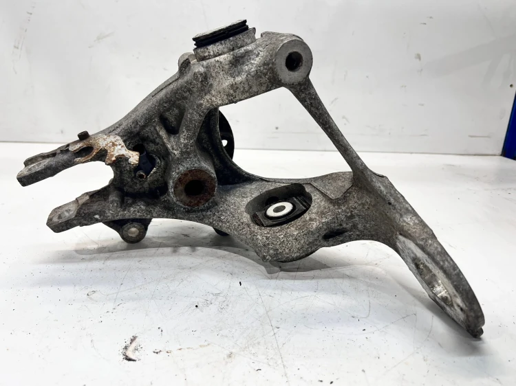 ZWROTNICA PIASTA PRAWY TYŁ AUDI A6 C7 4G0505436D