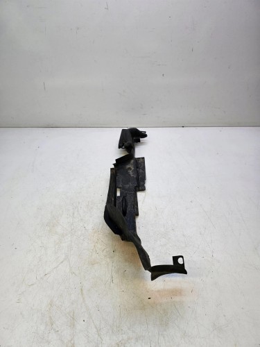NAKŁADKA BŁOTNIKA PRAWAE AUDI A4 B9 8W0821170C