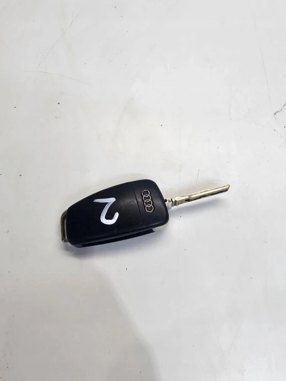 KLUCZYK PILOT SCYZORYK AUDI A3 8P 8P0837220D *2*