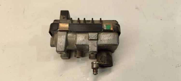 NASTAWNIK TURBINY AUDI A4 A5 A6 TDI 6NW009550 G-21