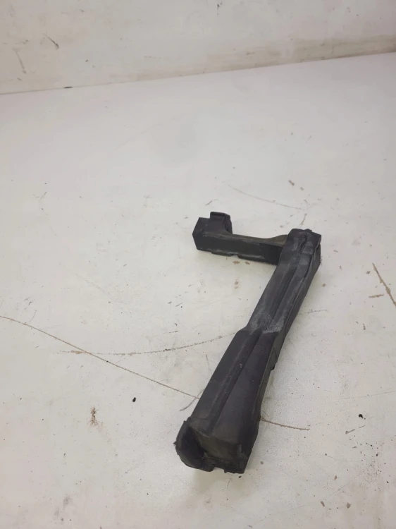 WYGŁUSZENIE BŁOTNIKA PIANKA AUDI A5 8T 8T0823721