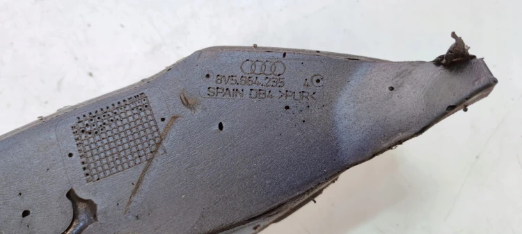 WYGŁUSZENIE BŁOTNIKA LEWE AUDI A3 8V SEDAN 8V5864235