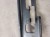 ZAWIAS MASKI PRAWY AUDI Q7 4L 4L0823302