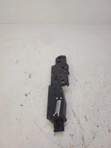 SIŁOWNIK DOCIĄG KLAPY TYŁ AUDI A6 A7 A8 4F9827383H
