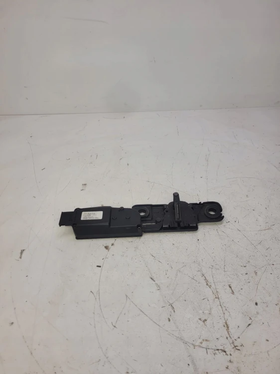 SIŁOWNIK DOCIĄG KLAPY TYŁ AUDI A6 A7 A8 4F9827383H