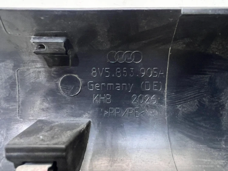 LISTWA OSŁONA NAKŁADKA PROGU LEWA AUDI A3 8V SEDAN 8V5853905A