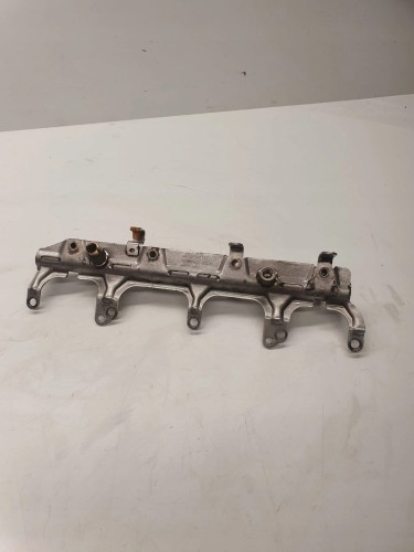 LISTWA WTRYSKOWA AUDI 1,8 2,0 TFSI 06J133317G