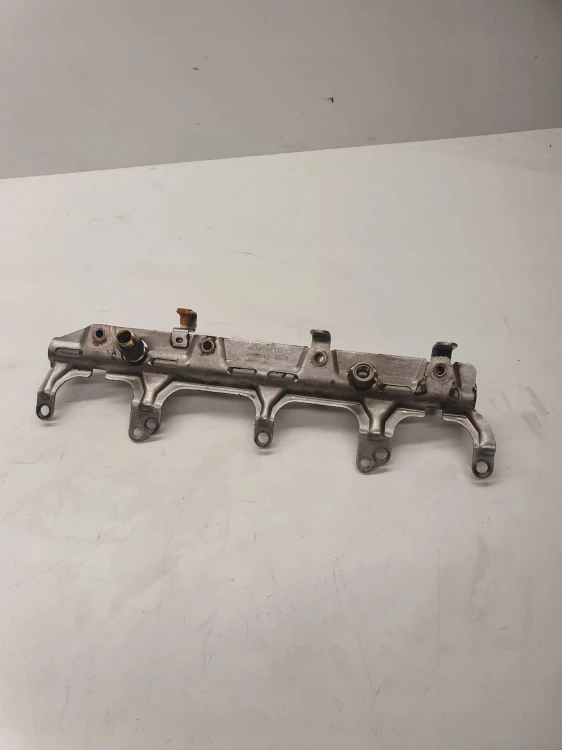 LISTWA WTRYSKOWA AUDI 1,8 2,0 TFSI 06J133317G