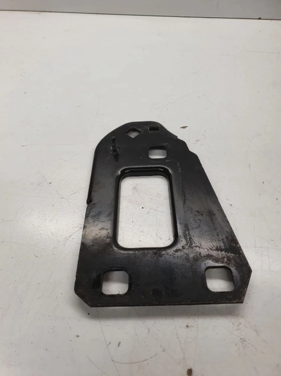PŁYTKA USTALAJĄCA PAS PRZEDNI AUDI A4 B8 8K0805499