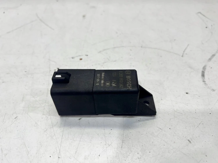 PRZEKAŹNIK ŚWIEC ŻAROWYCH AUDI VW SEAT 4M0907282F