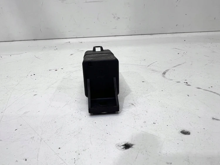 PRZEKAŹNIK ŚWIEC ŻAROWYCH AUDI VW SEAT 4M0907282F