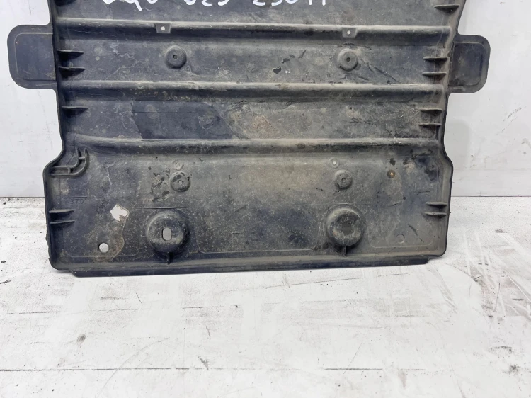 OSŁONA PŁYTA PODWOZIA AUDI A3 8V VOLKSWAGEN SEAT SKODA 5Q0825230H 61/26