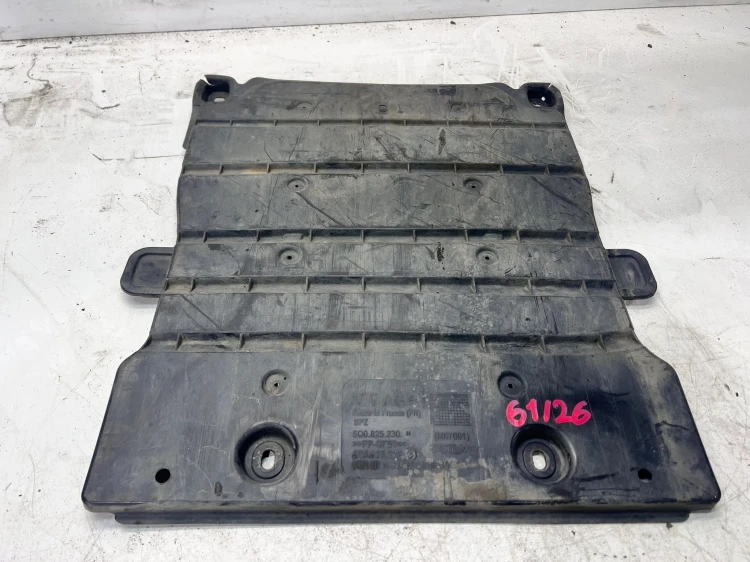 OSŁONA PŁYTA PODWOZIA AUDI A3 8V VOLKSWAGEN SEAT SKODA 5Q0825230H 61/26