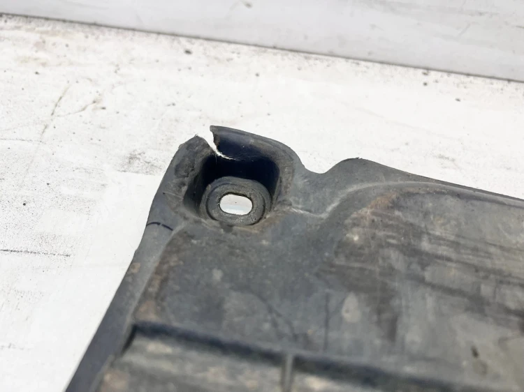 OSŁONA PŁYTA PODWOZIA AUDI A3 8V VOLKSWAGEN SEAT SKODA 5Q0825230H 61/26