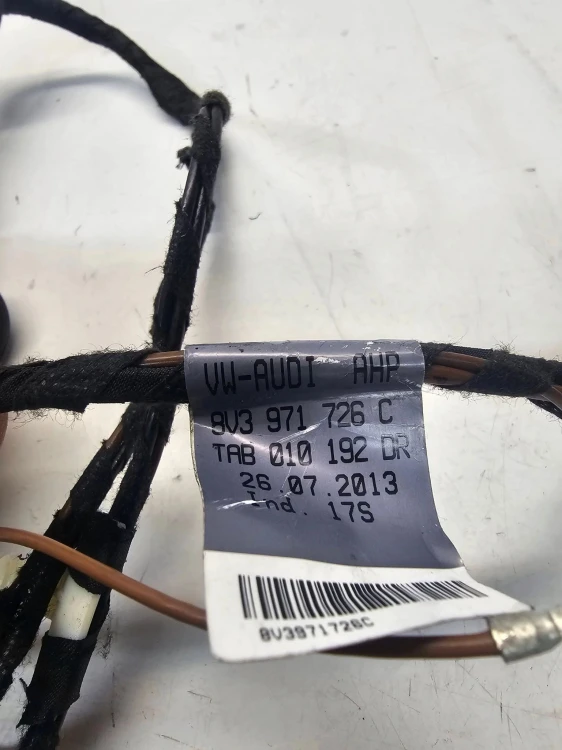 WIĄZKA KLAPY BAGAŻNIKA AUDI A3 8V 8V3971726C