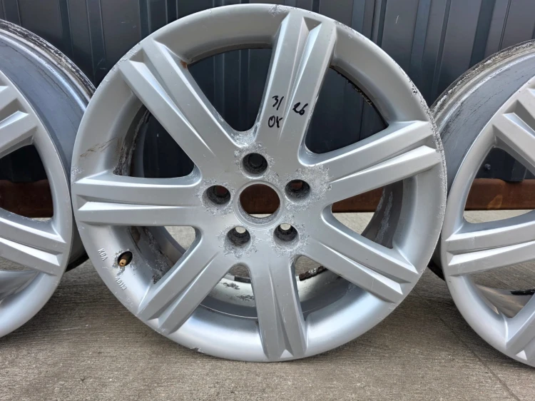 FELGI FELGA KOMPLET VW SKODA AUDI A4 A6 7.0J R17 ET42 4F0071497 3/26 !!!