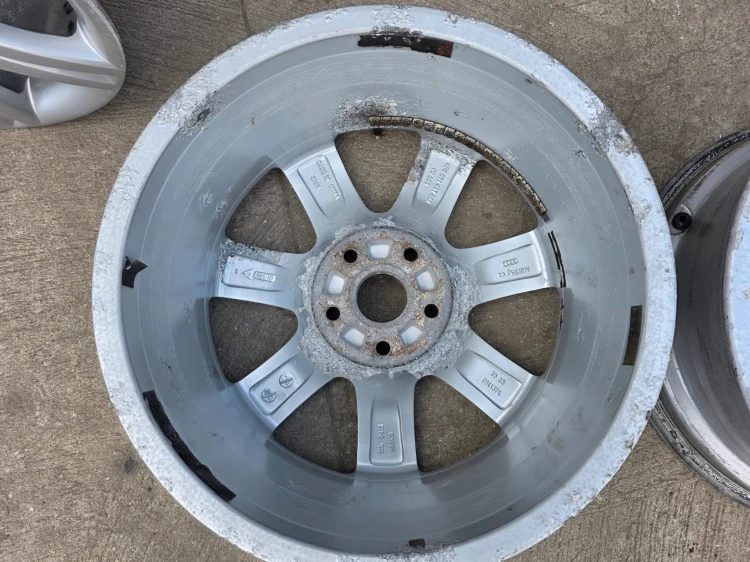 FELGI FELGA KOMPLET VW SKODA AUDI A4 A6 7.0J R17 ET42 4F0071497 3/26 !!!
