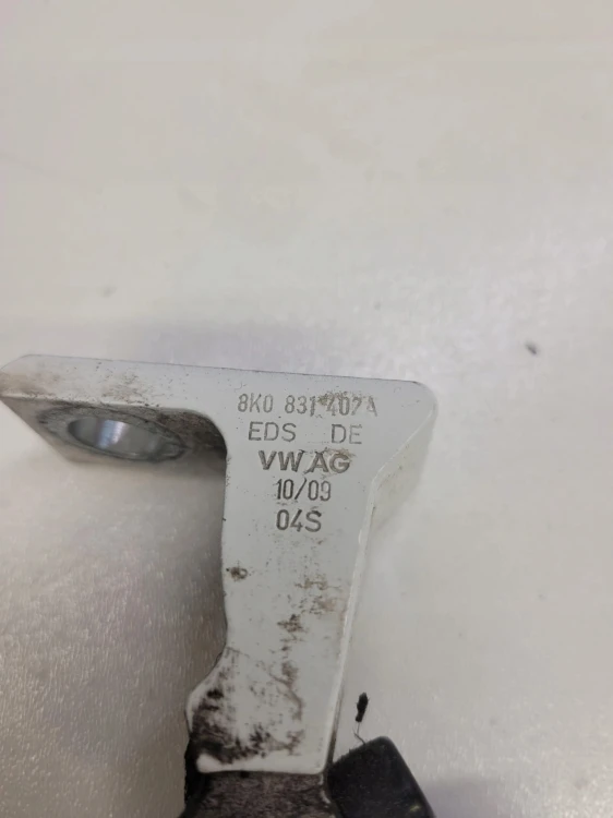 ZAWIAS DRZWI PRAWY AUDI A4 B8 A5 8T Q5 8K0831402A