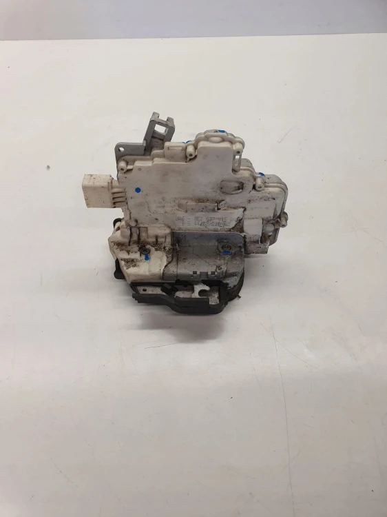 ZAMEK DRZWI LEWY PRZÓD AUDI 8E2837015AA 8 PIN
