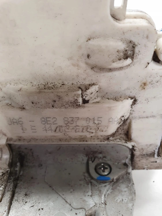 ZAMEK DRZWI LEWY PRZÓD AUDI 8E2837015AA 8 PIN
