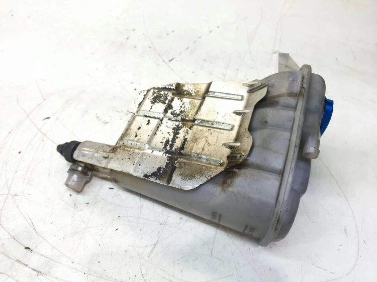 ZBIORNICZEK WYRÓWNAWCZY PŁYNU AUDI A4 B8 A5 8T Q5 Q5 A6 3.0 TDI 8K0121405M
