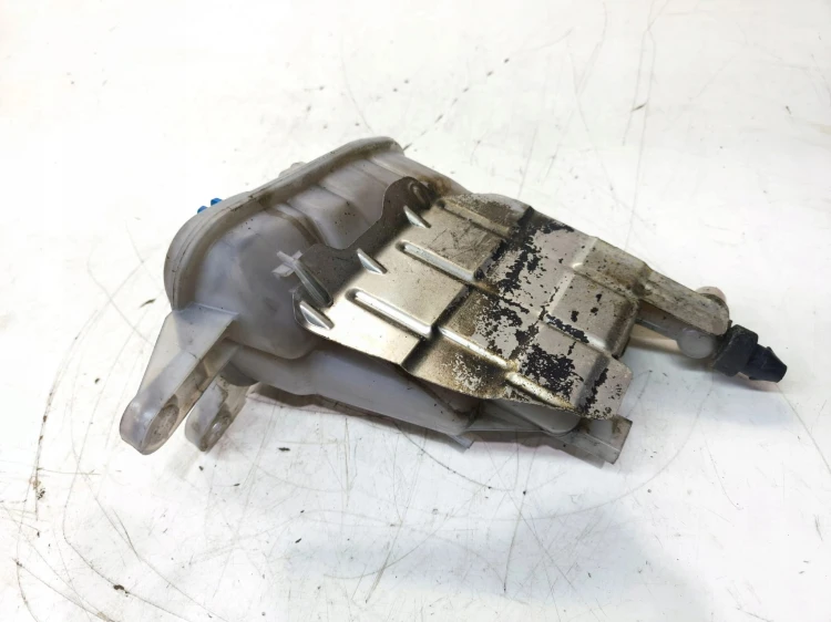 ZBIORNICZEK WYRÓWNAWCZY PŁYNU AUDI A4 B8 A5 8T Q5 Q5 A6 3.0 TDI 8K0121405M