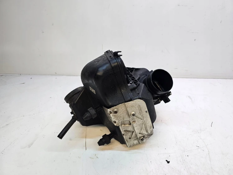 OBUDOWA FILTRA POWIETRZA AUDI A4 B8 A5 8K0133835AB