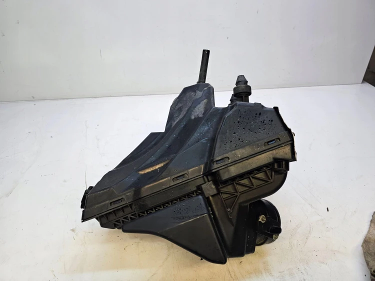 OBUDOWA FILTRA POWIETRZA AUDI A4 B8 A5 8K0133835AB