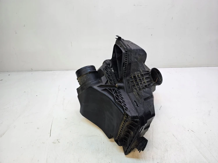 OBUDOWA FILTRA POWIETRZA AUDI A4 B8 A5 8K0133835AB