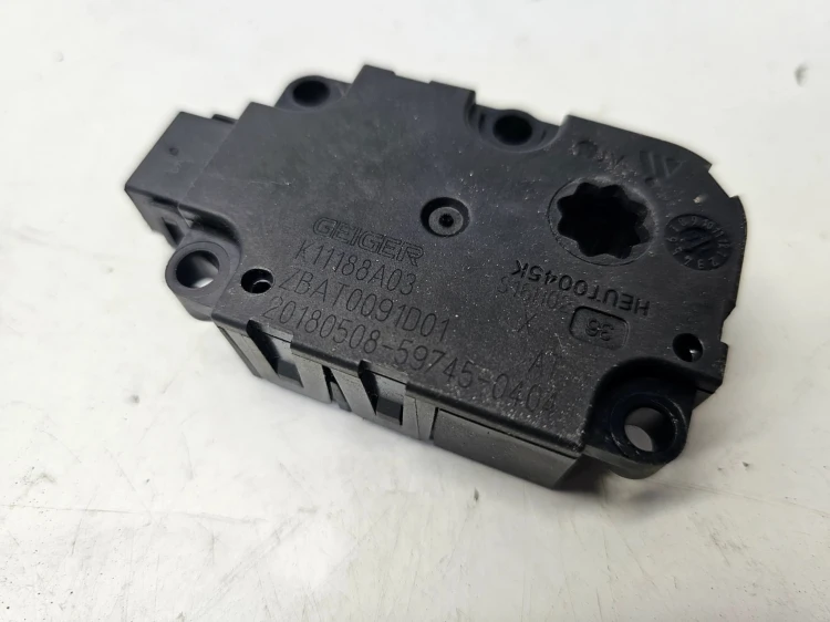 SILNICZEK NAGRZEWNICY AUDI A4 B9 A5 8W K11188A03