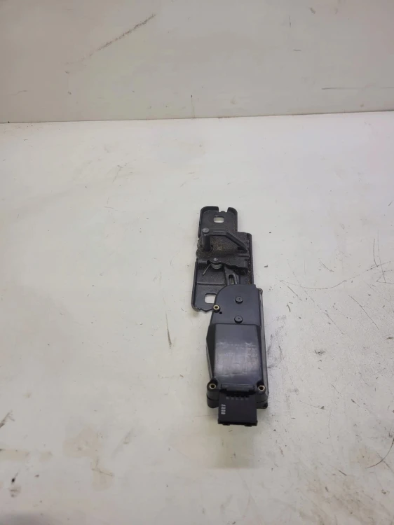 SIŁOWNIK DOCIĄG KLAPY TYŁ AUDI A6 A7 A8 4F9827383B