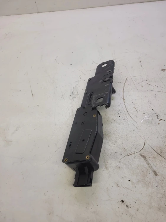 SIŁOWNIK DOCIĄG KLAPY TYŁ AUDI A6 A7 A8 4F9827383B