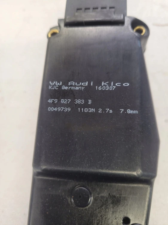 SIŁOWNIK DOCIĄG KLAPY TYŁ AUDI A6 A7 A8 4F9827383B