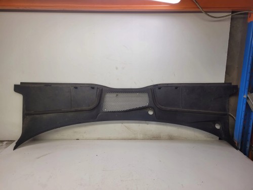 PODSZYBIE PLASTIKOWE AUDI A4 B9 8W2819403 UK !