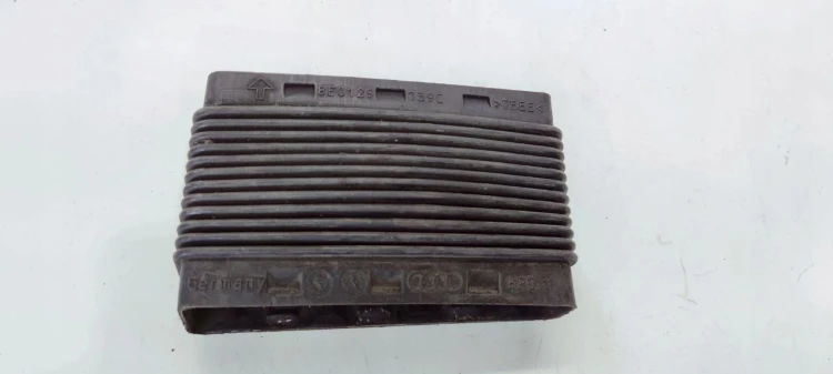 DOLOT WLOT POWIETRZA AUDI A4 B7 8E0129739C