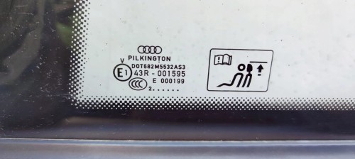SZYBA KAROSERYJNA LEWY TYŁ POD LISTWĘ CHROM AUDI A3 8V3 3 DRZWI 2012R